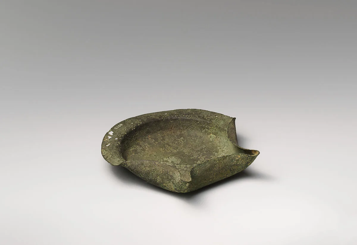Bronze saucer-shaped lamp — Unknown