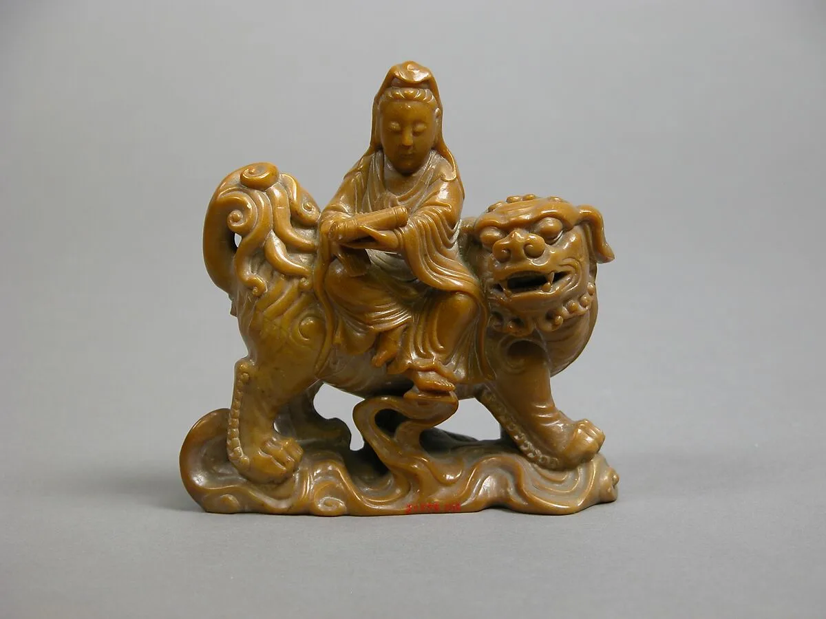 清 壽山石騎吼文殊|Manjusri riding a lion — Unknown