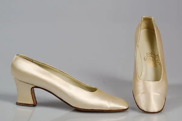 Evening pumps — Henri Bendel