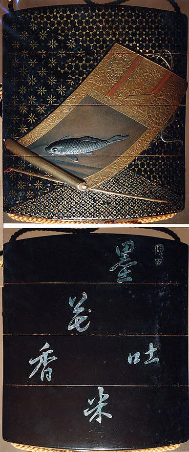 掛軸文字散蒔絵印籠|Inrō with Carp Hanging Scroll and Characters — Kōami Chōkō