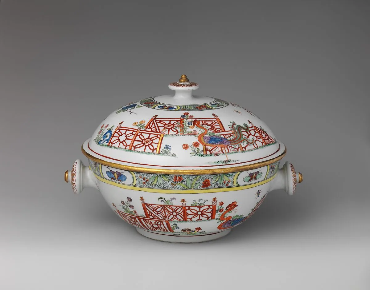 Tureen with phoenixes in landscape — Vienna|Claudius Innocentius Du Paquier period