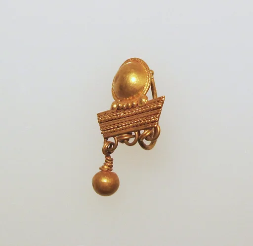 Earring-hook type with pendants and disc