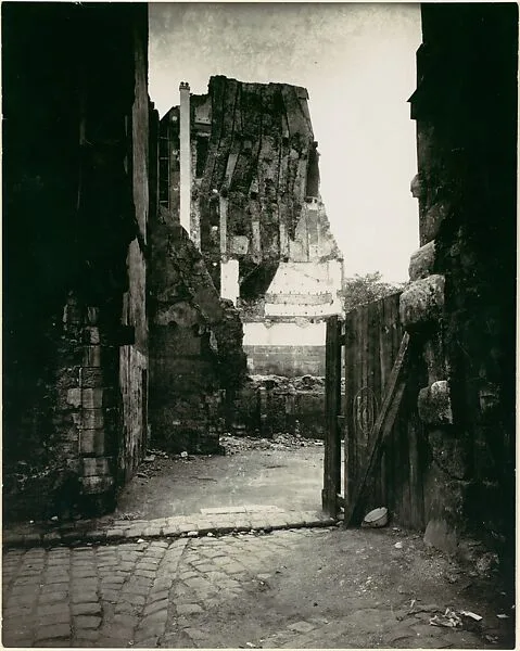 Coin rue du Cimitière, Saint-Benoît — Eugène Atget
