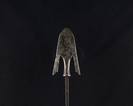 Arrowhead (<i>Yanone</i>)