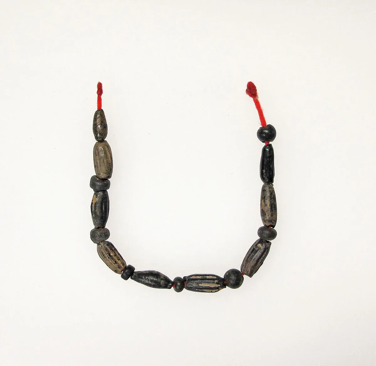 Necklace with 16 beads — Unknown