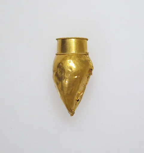 Rattle in the form of an alabastron