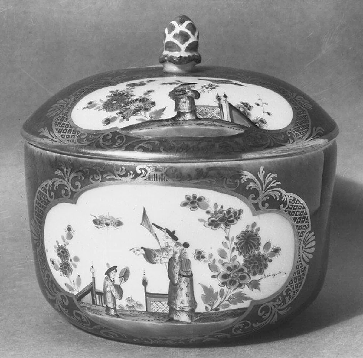 Sugar bowl with cover — Meissen Manufactory|Johann Ehrenfried Stadler