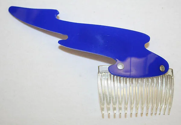 Comb — Tess Sholom|Karl Lagerfeld