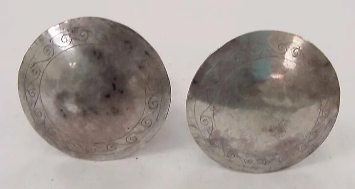 Ear ornaments — Unknown