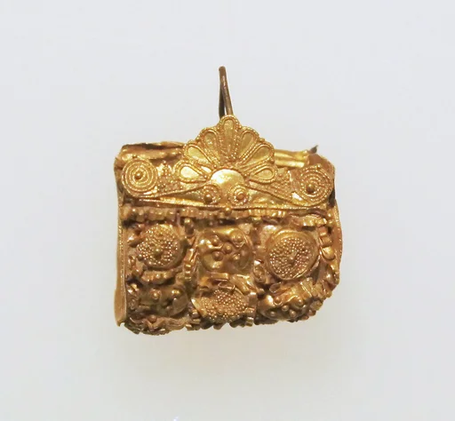 Earring, baule type