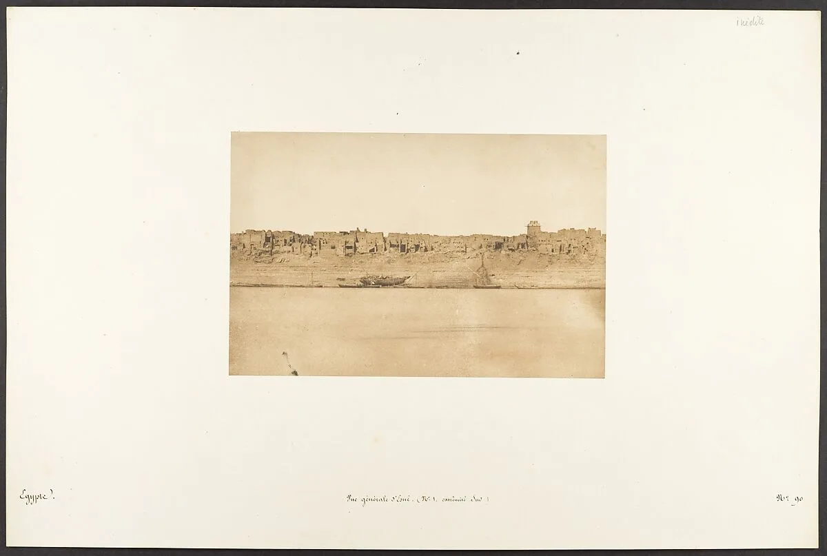 Vue générale d'Esné (No. 1 extrêmité Sud) — Maxime Du Camp