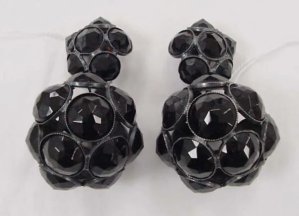Earrings — Yves Saint Laurent Rive Gauche|Yves Saint Laurent