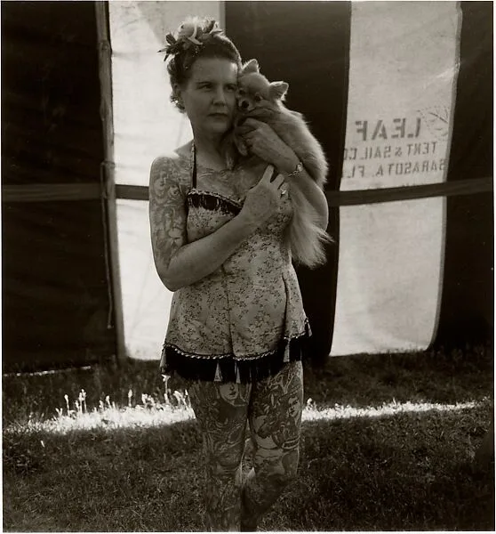 Tattooed lady with dog, Philadelphia, Pa. — Diane Arbus