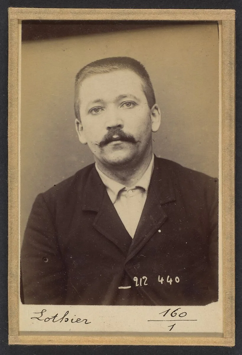 Lothier. Gaston. 27 ans, né le 27/12/66 à St Thomas (Charente-Inférieure). Menuisier. Anarchiste. 1/1/94. — Alphonse Bertillon