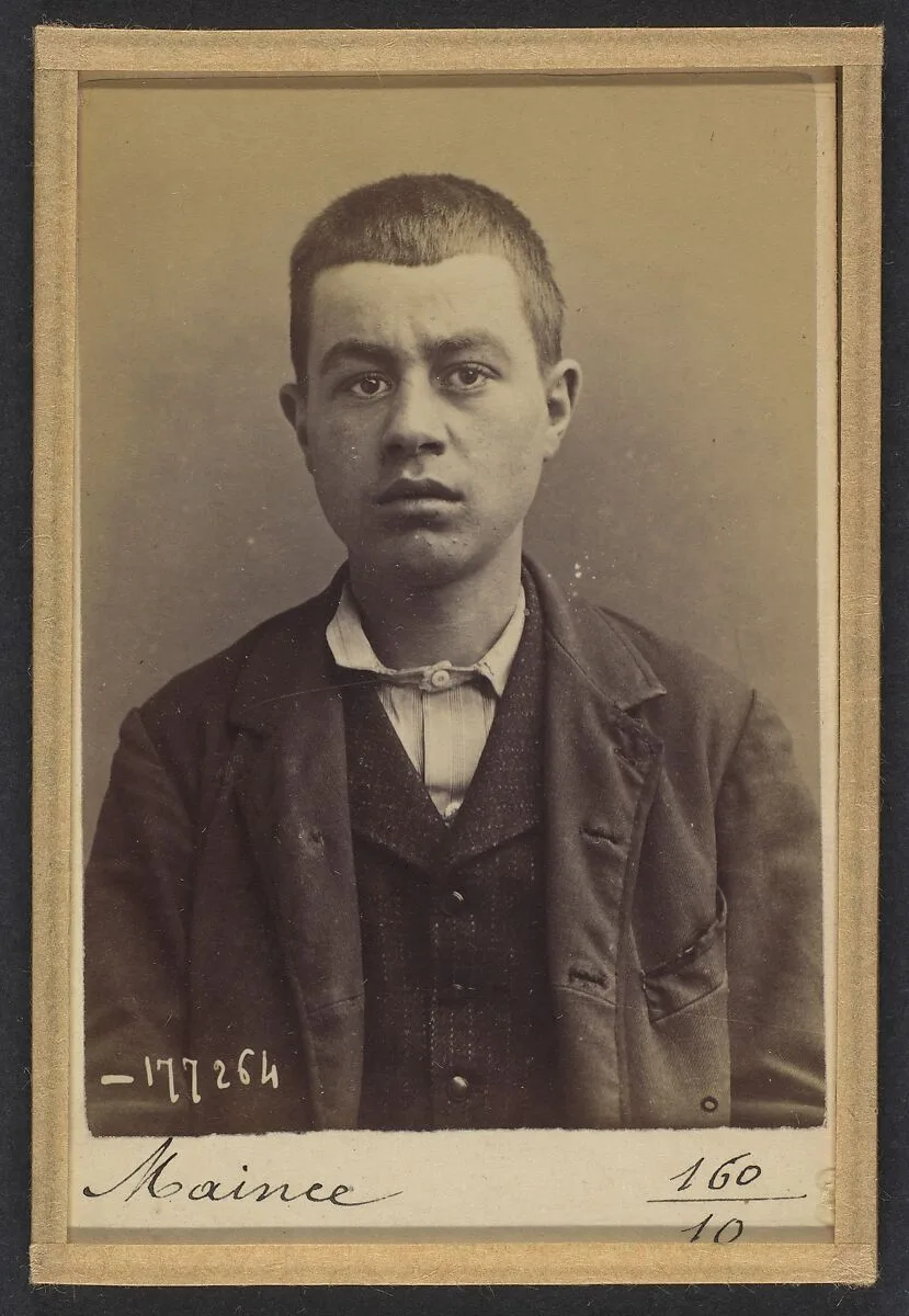 Maince. Émile. 19 ans, né à Levallois-Perret (Seine). Réparateur d'objets d'arts. Anarchiste. 6/1/94. — Alphonse Bertillon