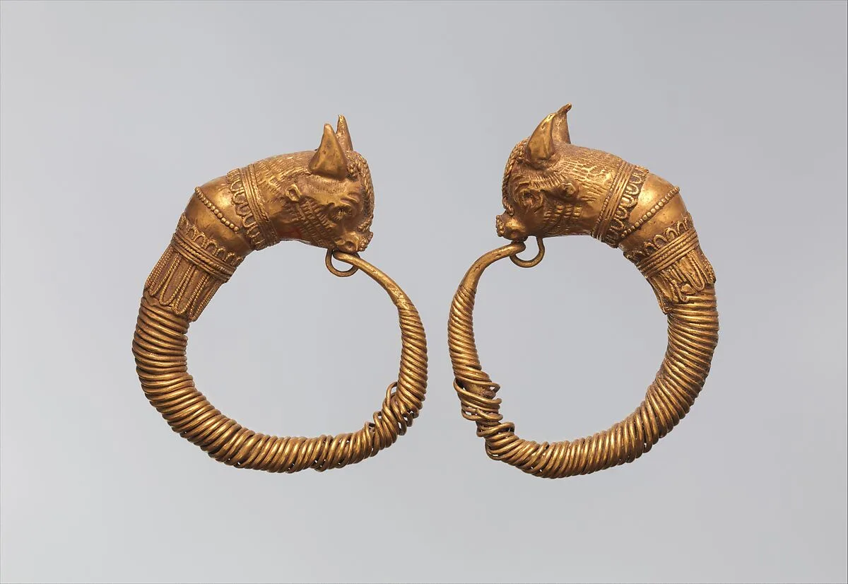 Earring with head of a bull — Unknown