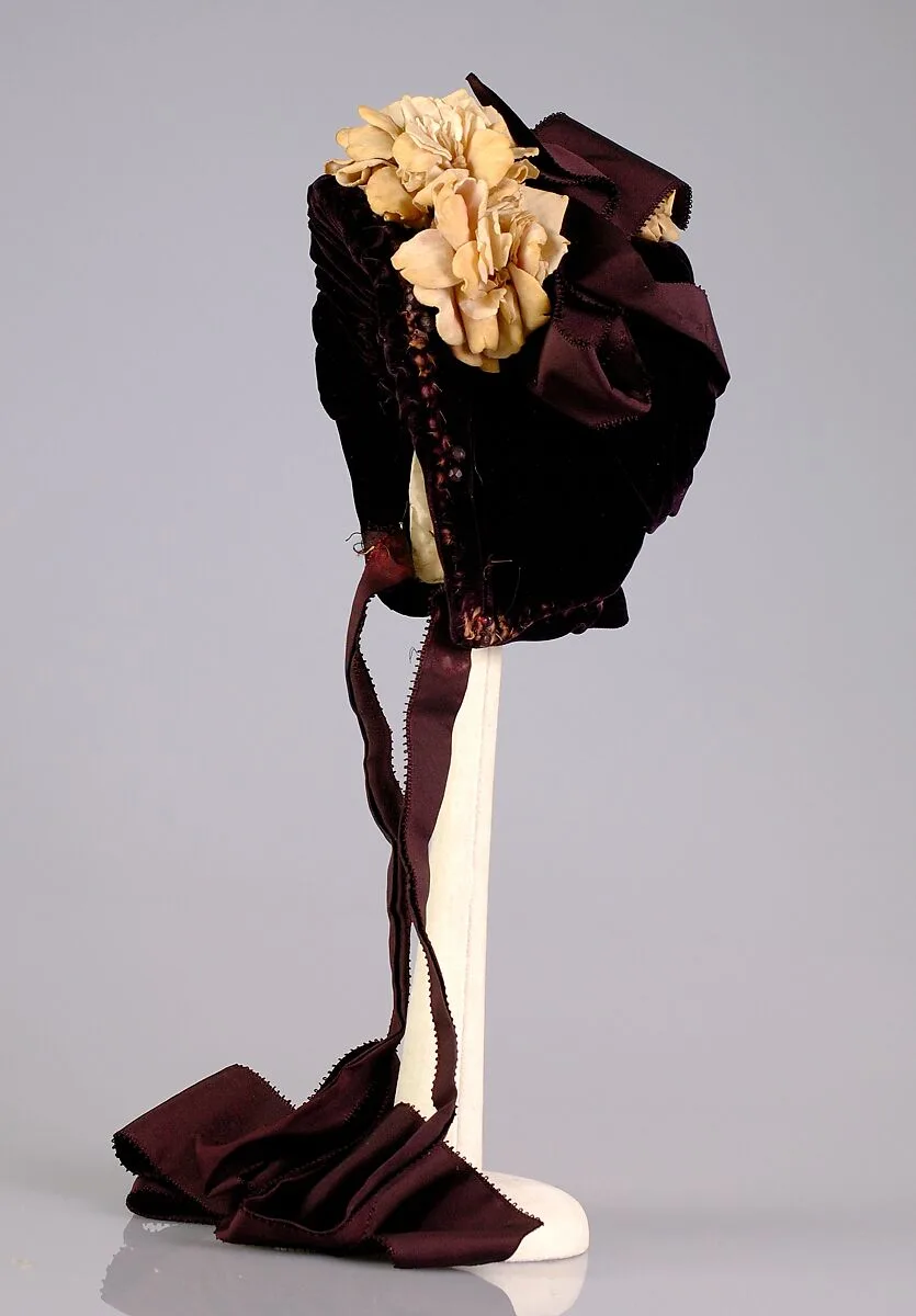 Bonnet — Mme. Mantel