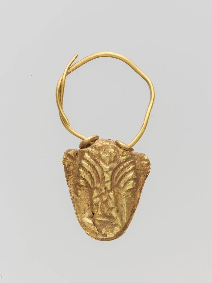 Gold pendant in the form of a bull's head — Unknown