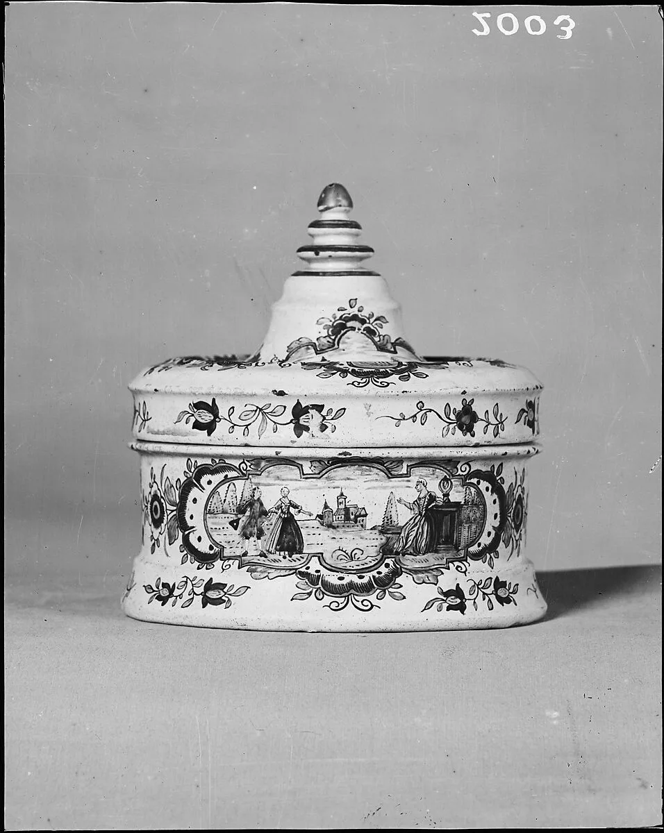 Tobacco box with cover — Unknown