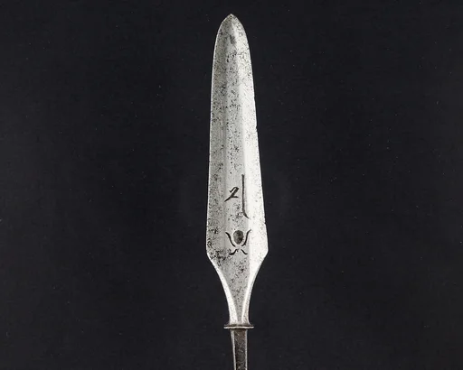 Arrowhead (<i>Yanone</i>)