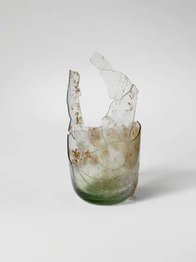Glass fragmentary bottle