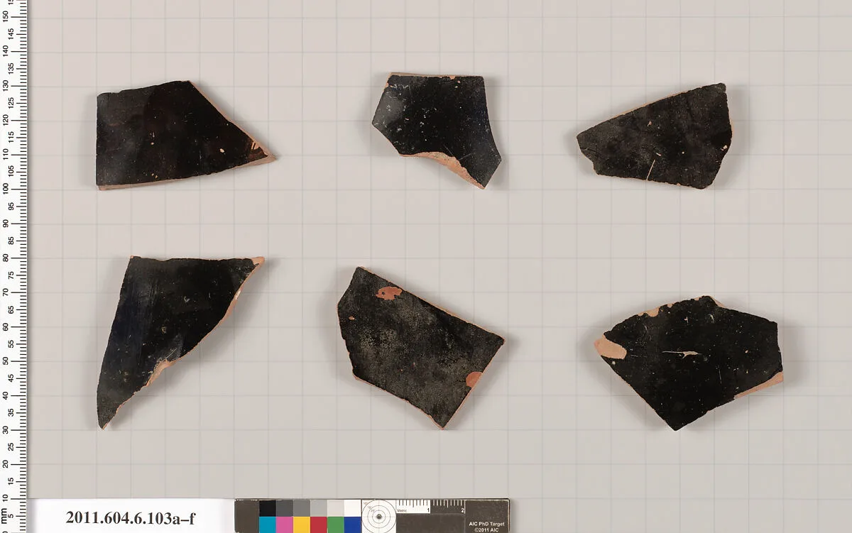 Terracotta fragments of closed shapes — Unknown