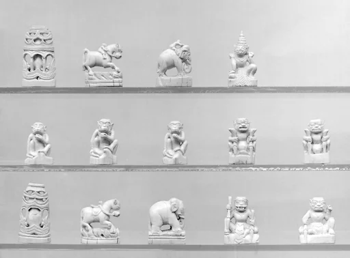 Chessmen (31)