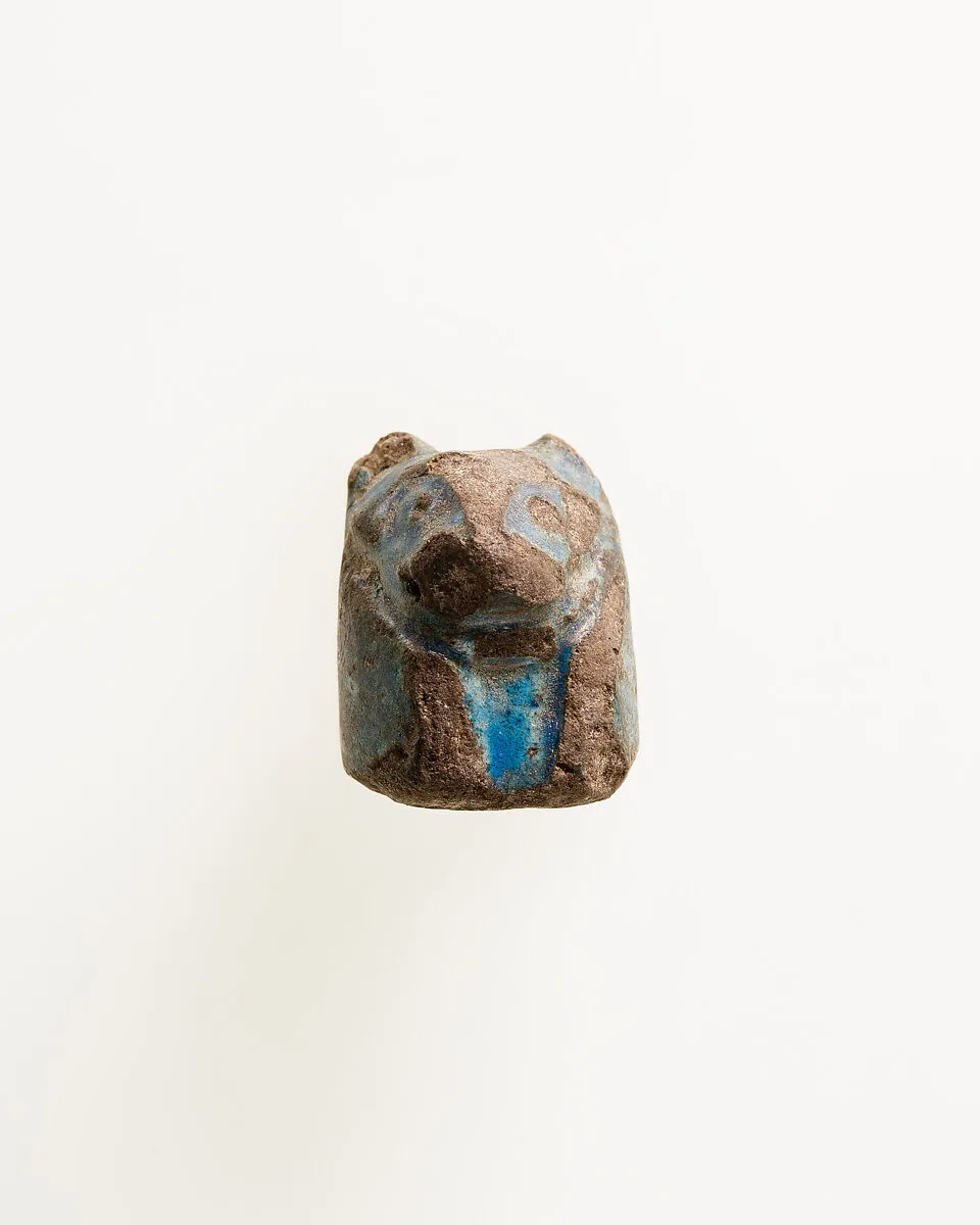 Game piece with lion head — Unknown