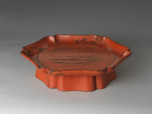 根来塗 輪花盆|Flower-Shaped Tray (Rinka-bon)