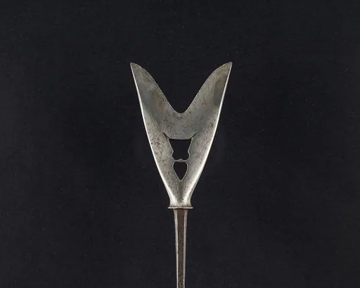 Arrowhead (<i>Yanone</i>)