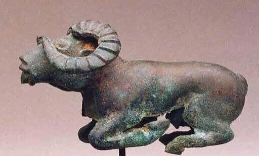 臥羊紋青銅車轅飾|Chariot Yoke Ornament in the Shape of Recumbent Ram
