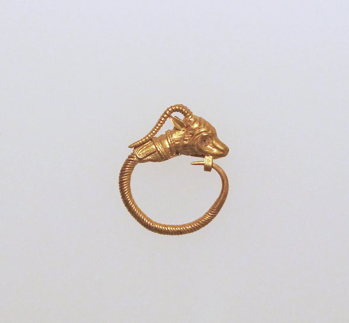Gold earring with head of an antelope — Unknown