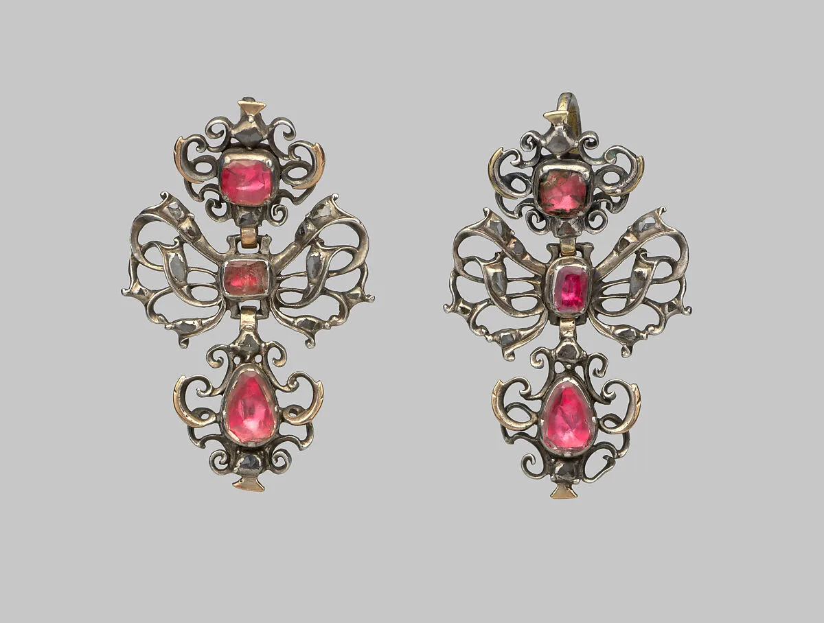 Pair of earrings — Unknown