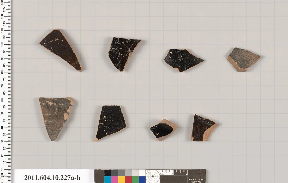 Terracotta fragments of closed shapes — Unknown