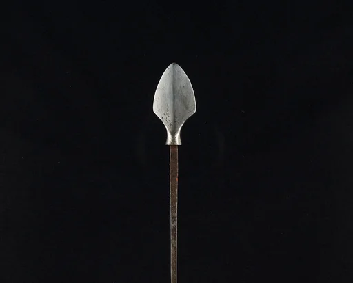 Arrowhead (<i>Yanone</i>)