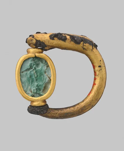 Ring with scaraboid