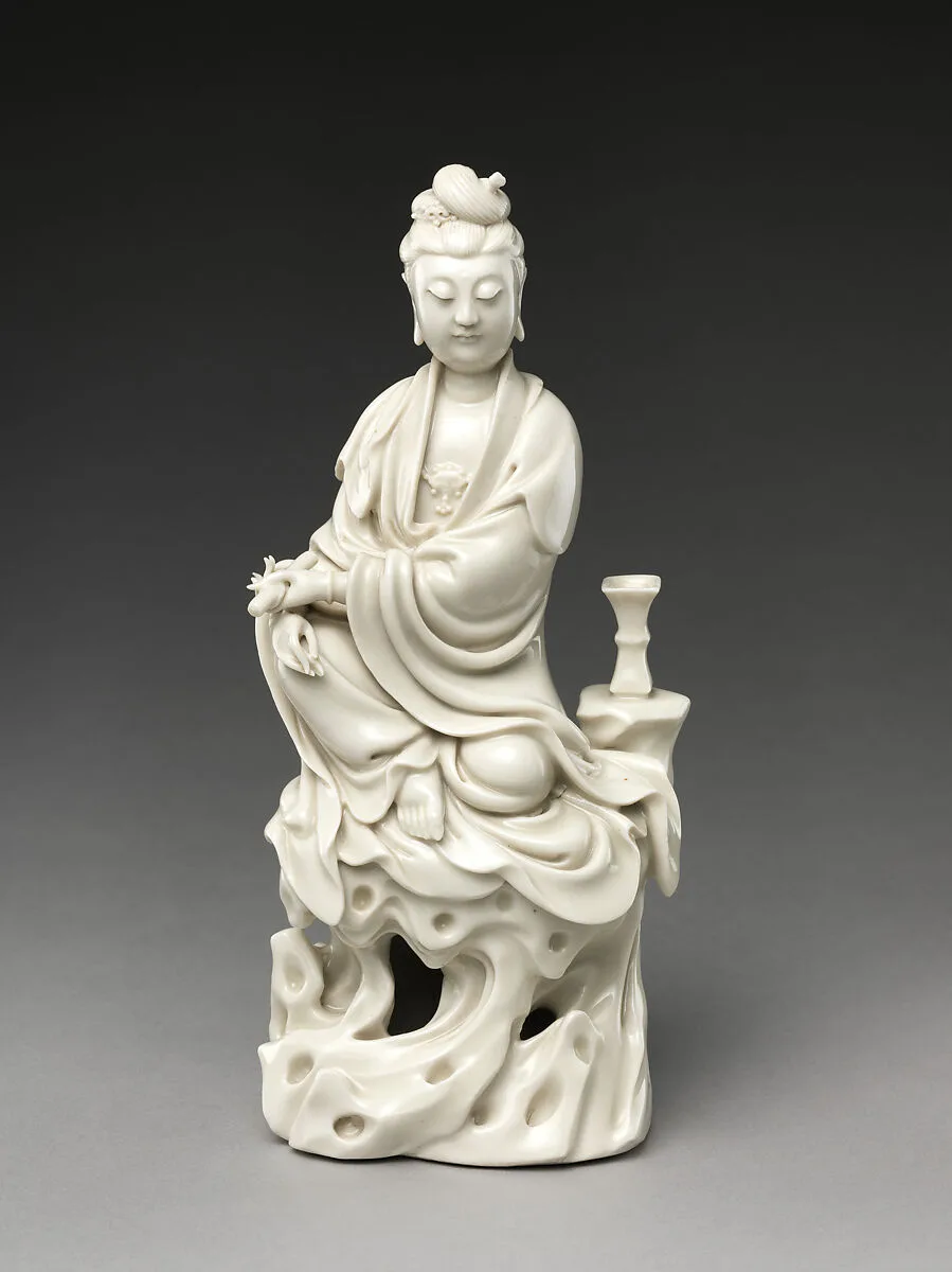 清 德化窯白瓷觀音坐像|Bodhisattva Guanyin seated on a rock — Unknown