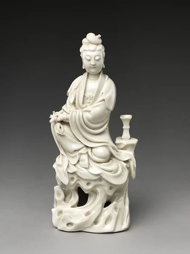 清 德化窯白瓷觀音坐像|Bodhisattva Guanyin seated on a rock