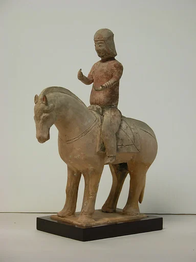 北魏 彩繪陶鼓吹樂手俑|Mounted musician (one of two)