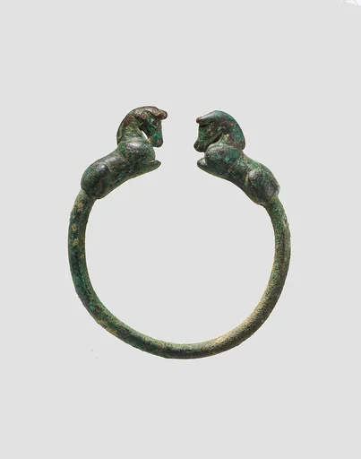 Bracelet with horses at terminals