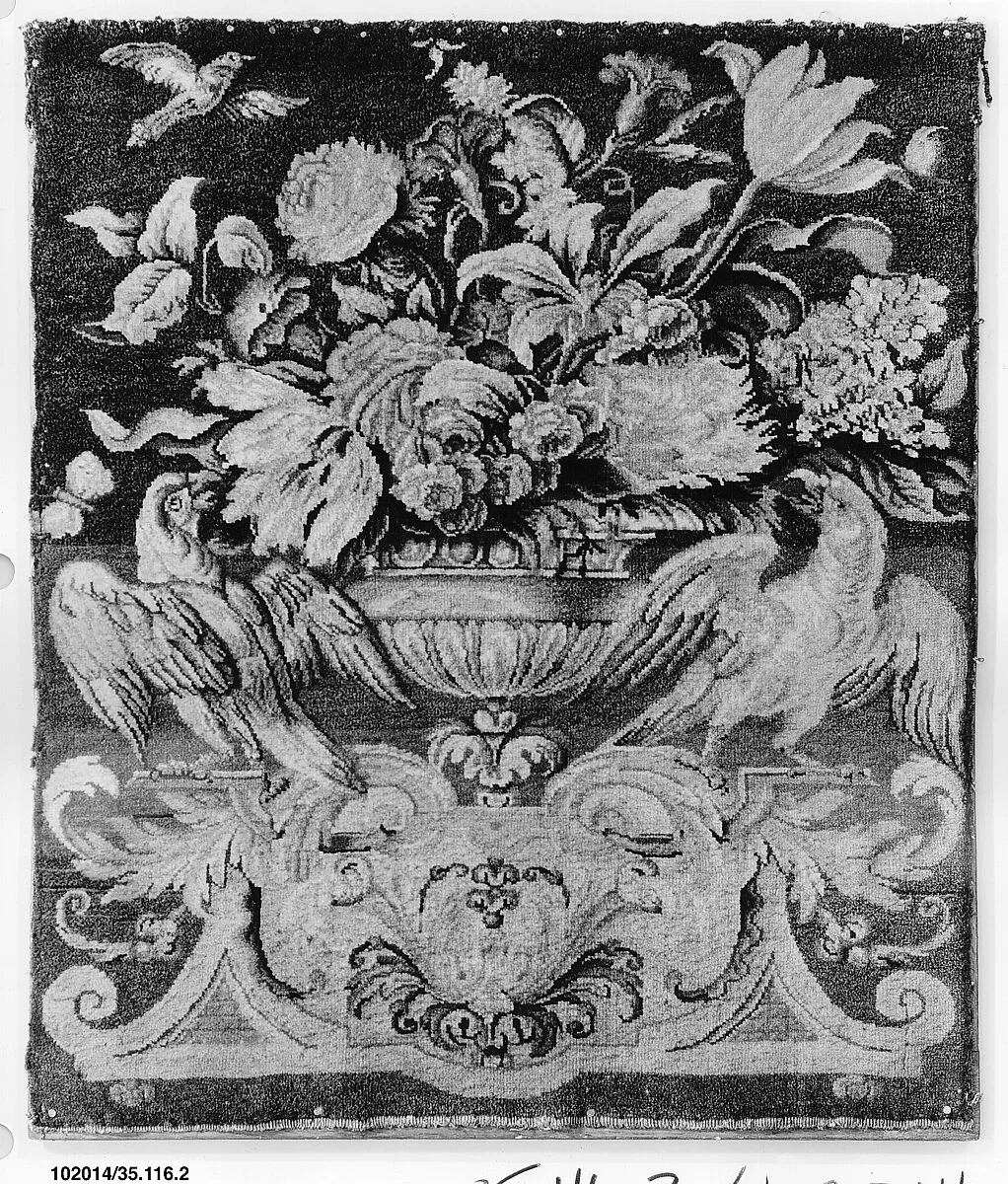 Flowers in a golden vase, with three birds — Savonnerie Manufactory