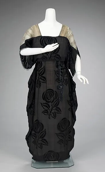 Evening dress — Unknown