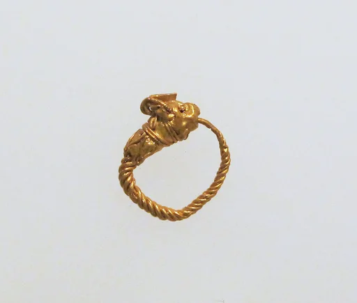 Gold earring with head of an animal