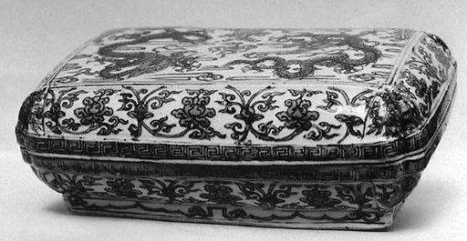明萬曆 景德鎮窯青花雙龍紋瓷盒|Rectangular box with double dragons