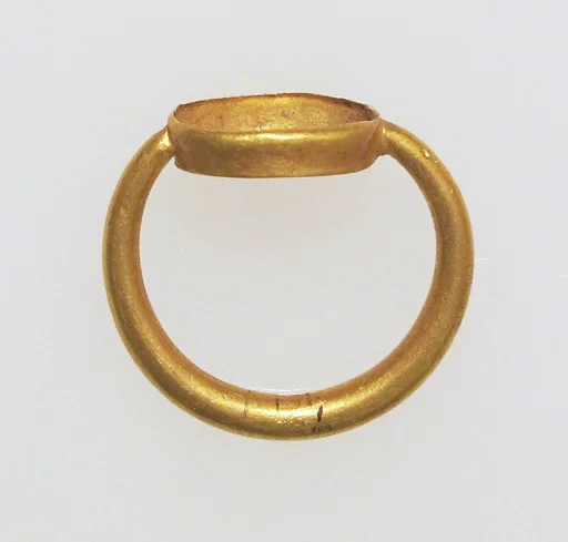 Ring with box setting