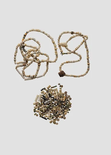 Necklace of three strands