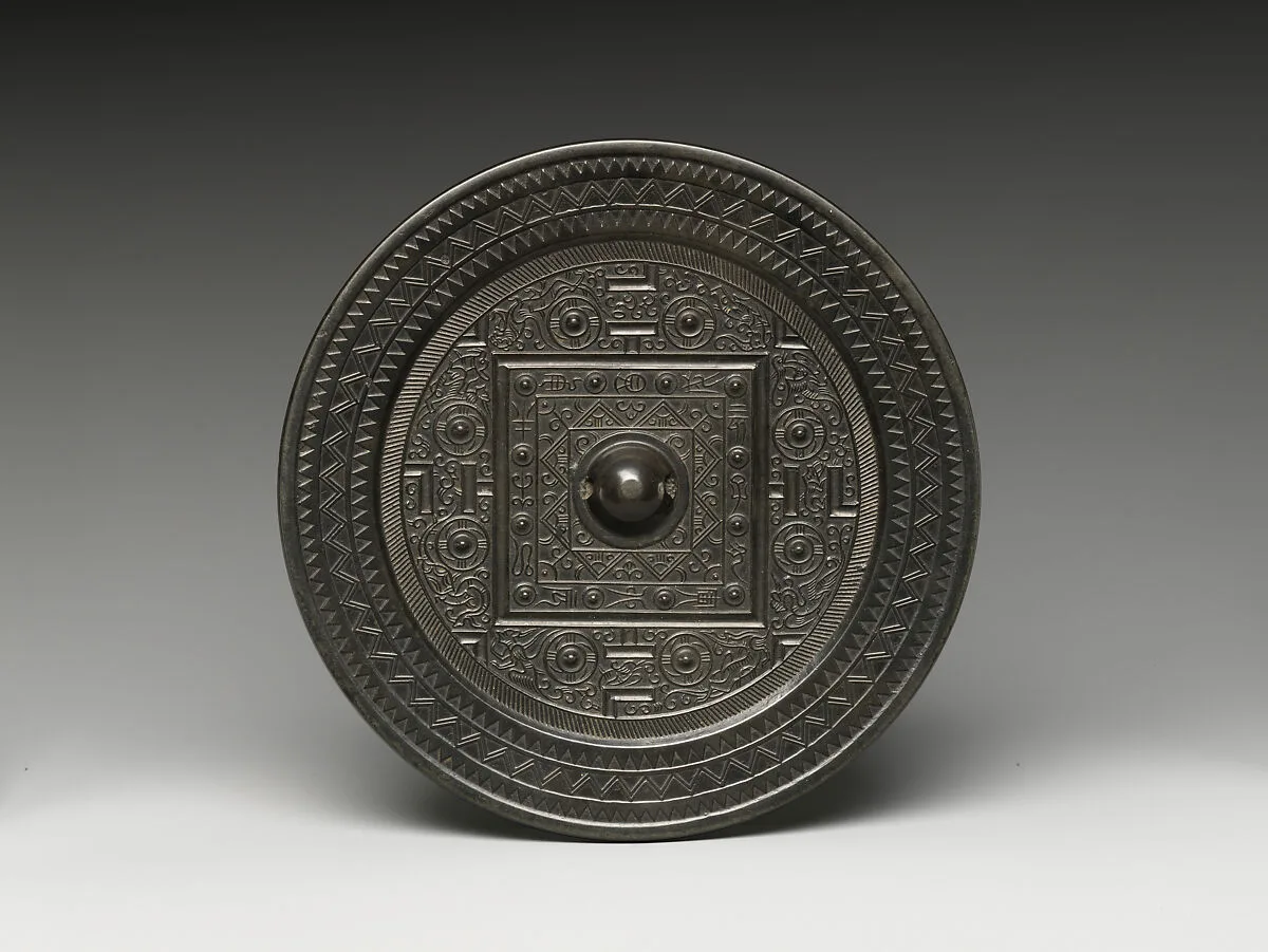 漢四神博 局紋銅鏡|Mirror with game board design and animals of the four directions — Unknown