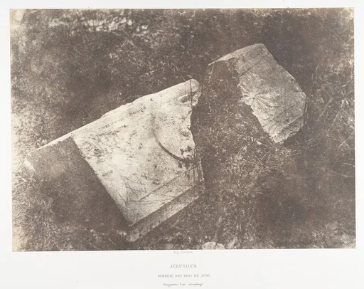 Jérusalem, Tombeau des rois de Juda, Fragments d'un sarcophage