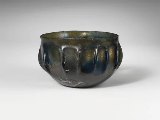 Glass ribbed bowl