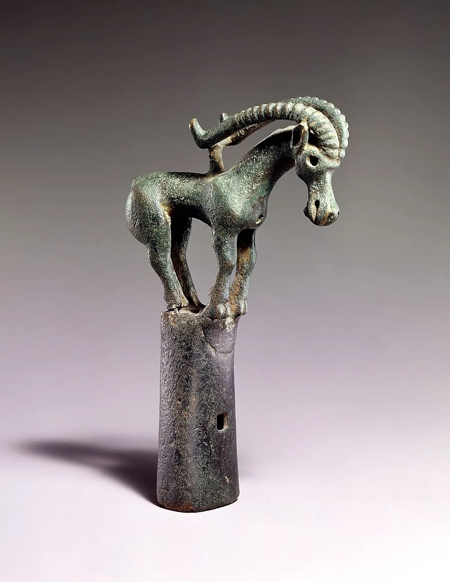 青銅立羊飾件|Finial with Standing Ibex — Unknown